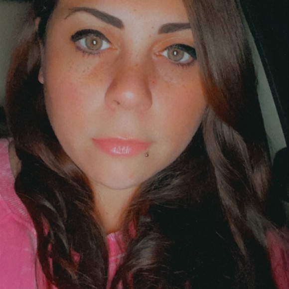 Meet your Posher, Gia - Picture 1 of 2